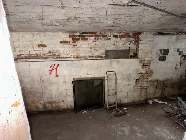 11060 Wilshire Drive, Detroit, MI 48213