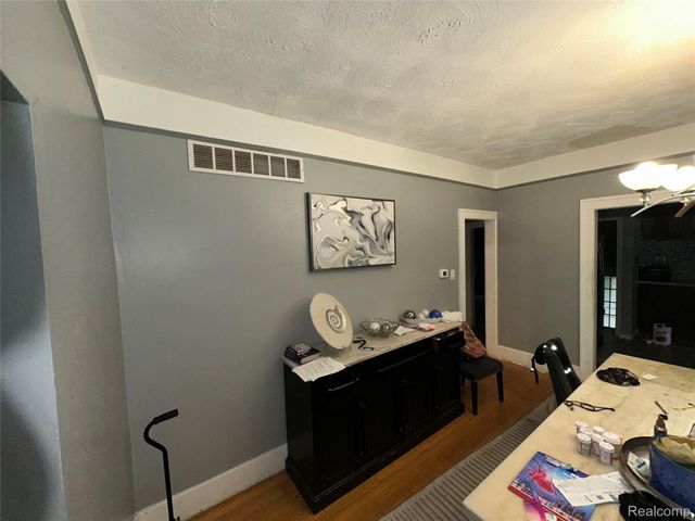 11060 Wilshire Drive, Detroit, MI 48213
