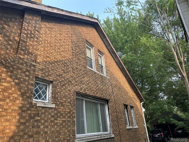 11060 Wilshire Drive, Detroit, MI 48213