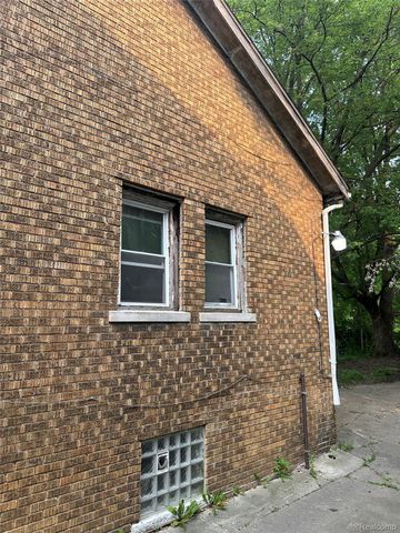 11060 Wilshire Drive, Detroit, MI 48213