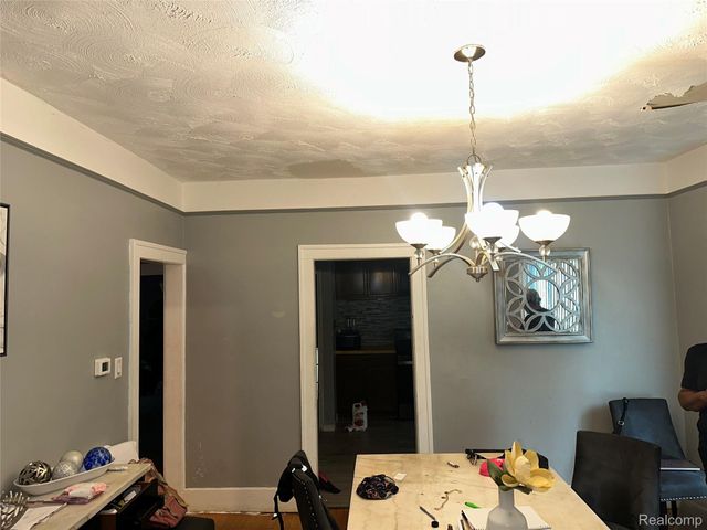 11060 Wilshire Drive, Detroit, MI 48213