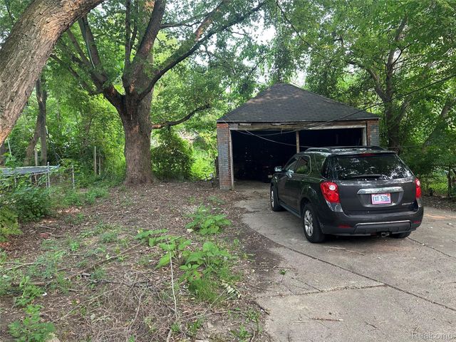 11060 Wilshire Drive, Detroit, MI 48213