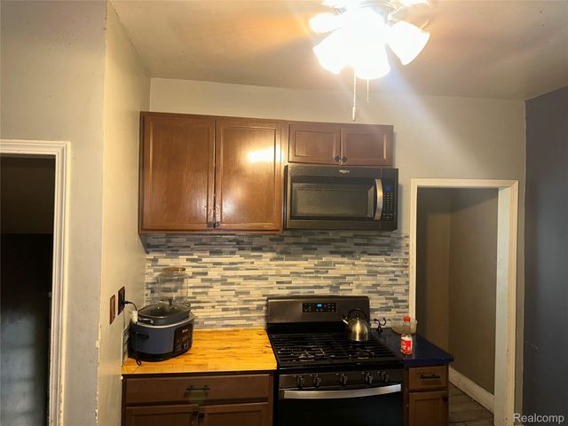 11060 Wilshire Drive, Detroit, MI 48213