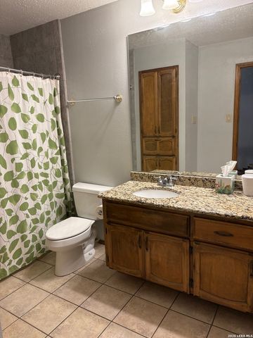 2215 OAK RNCH, San Antonio, TX 78259