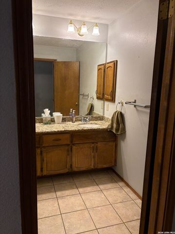 2215 OAK RNCH, San Antonio, TX 78259