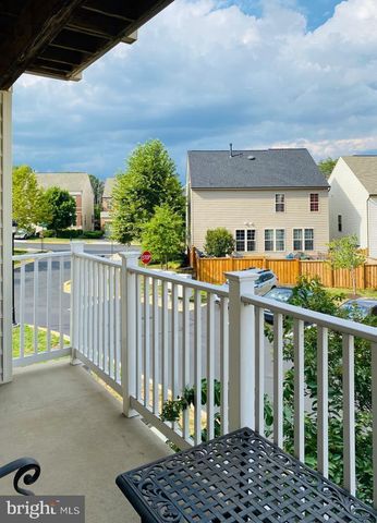 7901 CRESCENT PARK DR, Gainesville, VA 20155