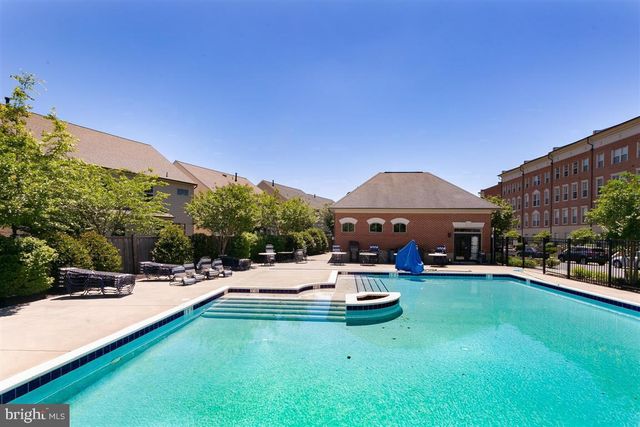 7901 CRESCENT PARK DR, Gainesville, VA 20155