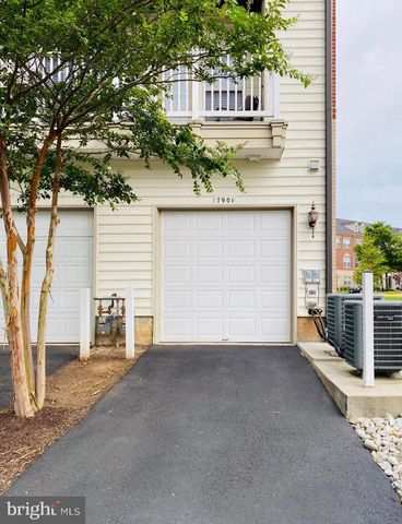 7901 CRESCENT PARK DR, Gainesville, VA 20155