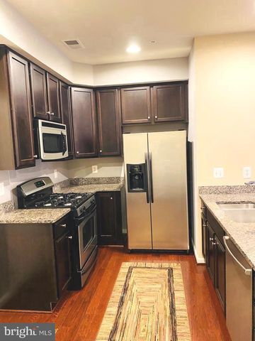 7901 CRESCENT PARK DR, Gainesville, VA 20155