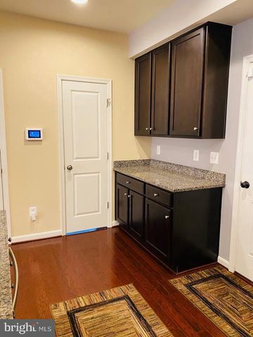 7901 CRESCENT PARK DR, Gainesville, VA 20155