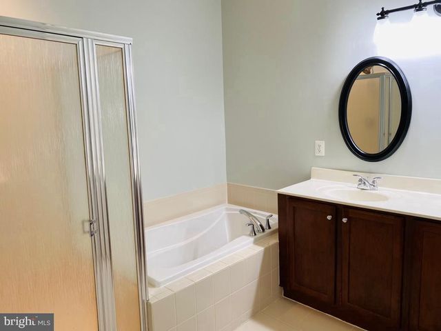7901 CRESCENT PARK DR, Gainesville, VA 20155