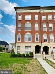 7901 CRESCENT PARK DR, Gainesville, VA 20155
