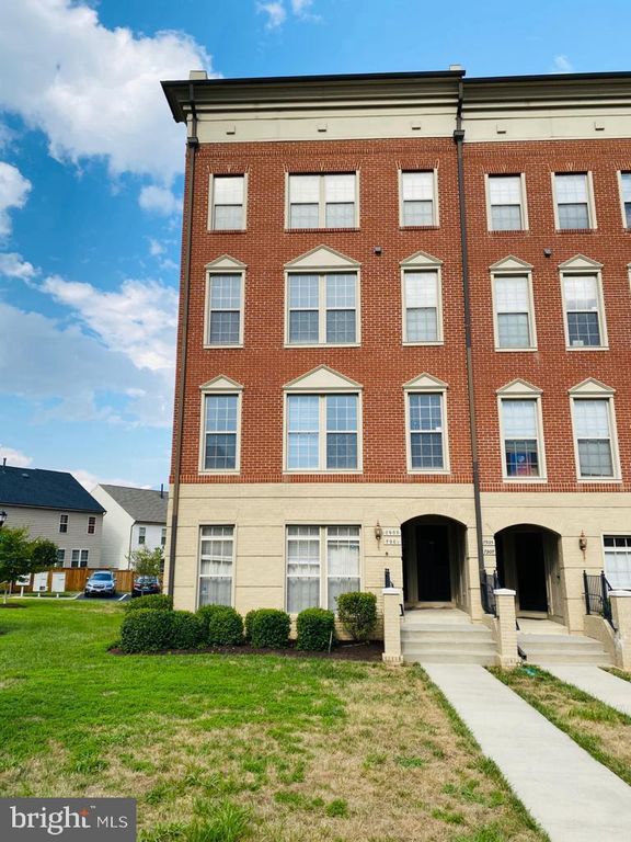 7901 CRESCENT PARK DR, Gainesville, VA 20155