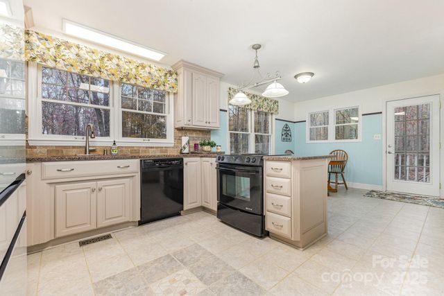 909 Woodland Forest Drive, Marvin, NC 28173