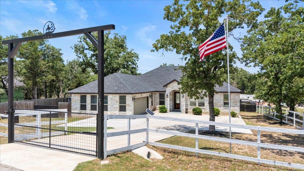 127 Medlar DR, Cedar Creek, TX 78612