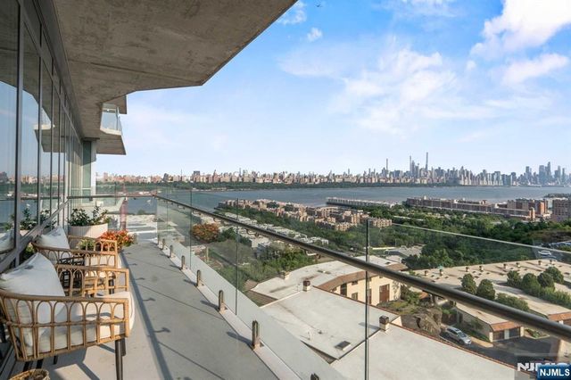 320 Adolphus Avenue 613, Cliffside Park, NJ 07010