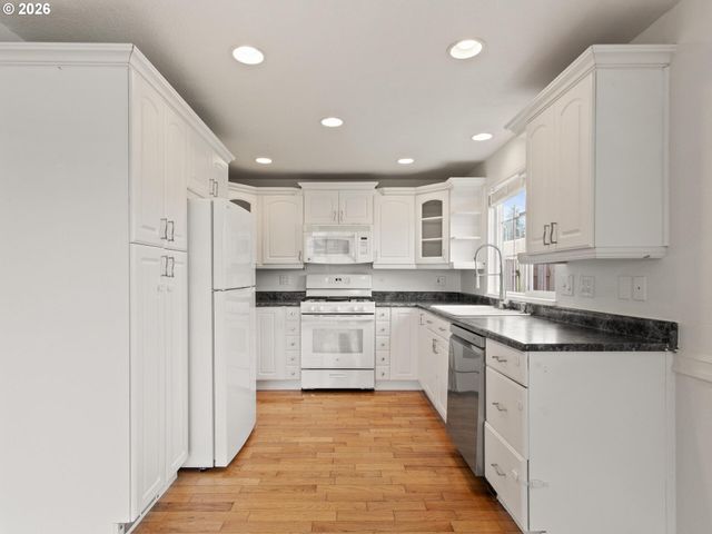 2297 Sw 218TH Dr, Beaverton, OR 97003