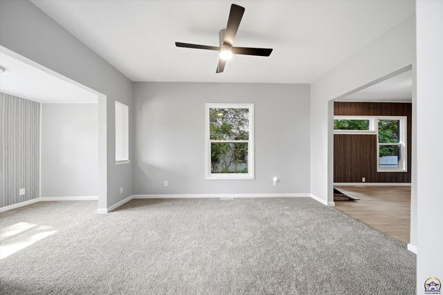 197 NW Hawthorne ST, Topeka, KS 66606