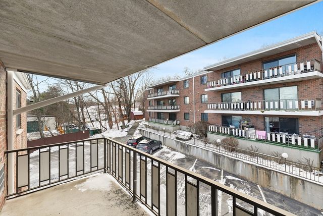 80 N Warren St 2D, Woburn, MA 01801