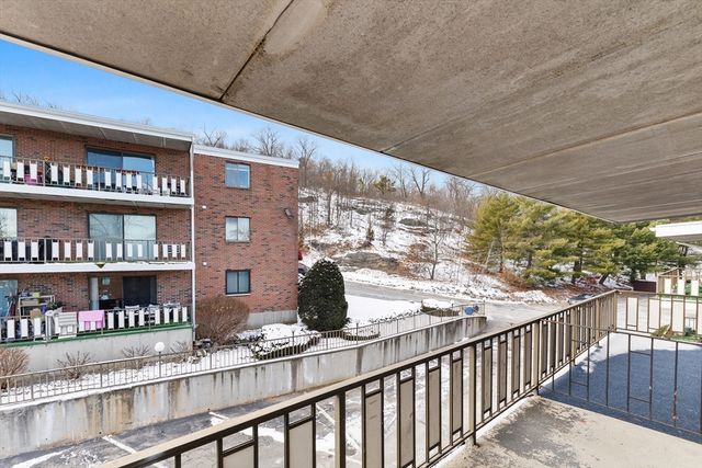 80 N Warren St 2D, Woburn, MA 01801