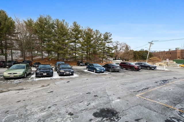 80 N Warren St 2D, Woburn, MA 01801