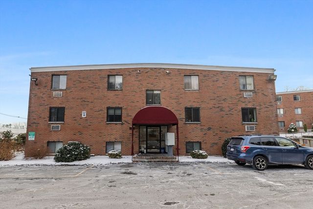 80 N Warren St 2D, Woburn, MA 01801