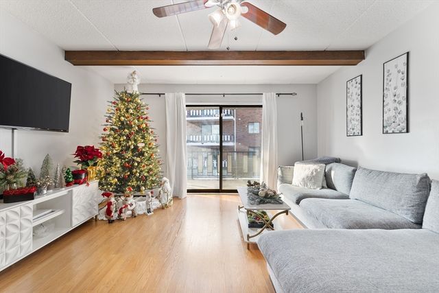 80 N Warren St 2D, Woburn, MA 01801