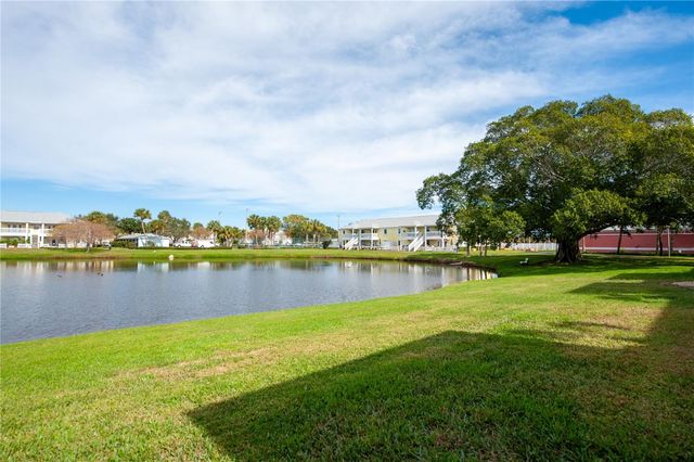 237 SEAHORSE DRIVE SE H, St Petersburg, FL 33705