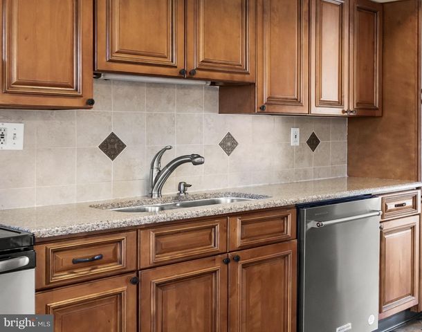 16 EDDY LN, Cherry Hill, NJ 08002