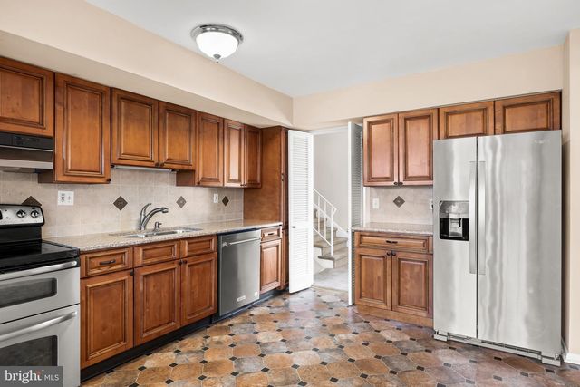 16 EDDY LN, Cherry Hill, NJ 08002