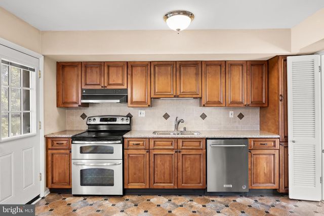 16 EDDY LN, Cherry Hill, NJ 08002