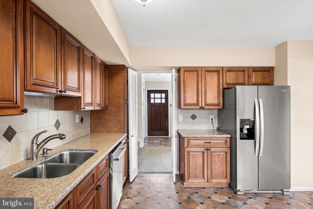 16 EDDY LN, Cherry Hill, NJ 08002