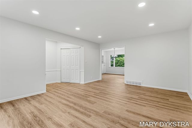 409 W Lakewood Boulevard, Holland, MI 49424