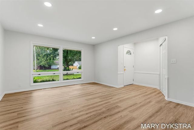 409 W Lakewood Boulevard, Holland, MI 49424