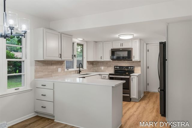 409 W Lakewood Boulevard, Holland, MI 49424