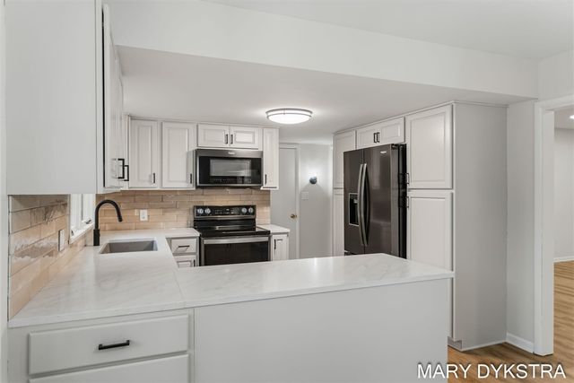 409 W Lakewood Boulevard, Holland, MI 49424