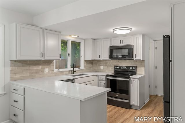 409 W Lakewood Boulevard, Holland, MI 49424