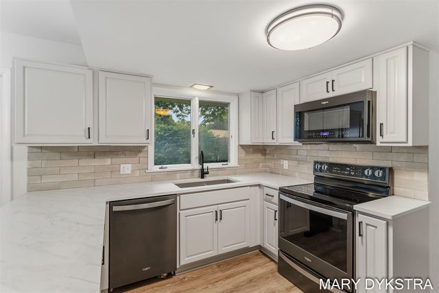409 W Lakewood Boulevard, Holland, MI 49424