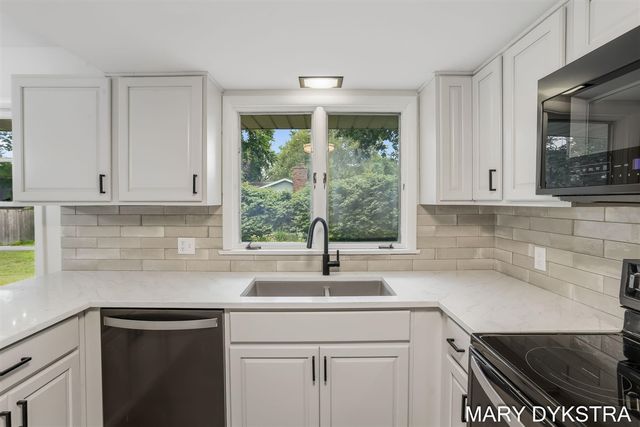 409 W Lakewood Boulevard, Holland, MI 49424