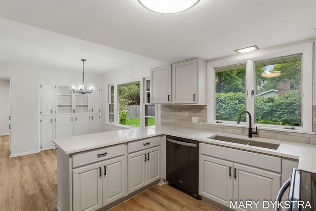 409 W Lakewood Boulevard, Holland, MI 49424