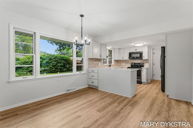 409 W Lakewood Boulevard, Holland, MI 49424