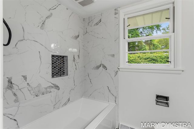 409 W Lakewood Boulevard, Holland, MI 49424