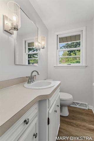 409 W Lakewood Boulevard, Holland, MI 49424