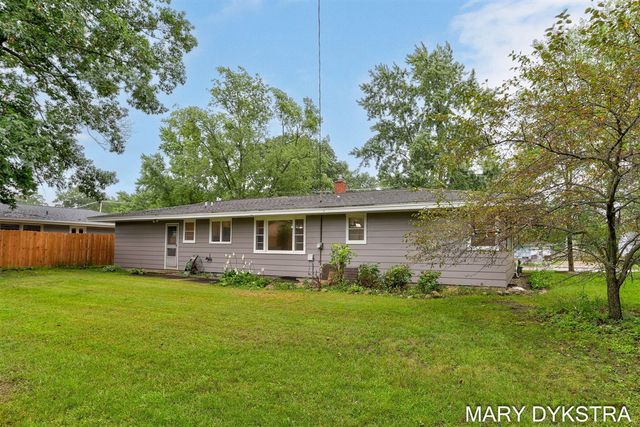 409 W Lakewood Boulevard, Holland, MI 49424