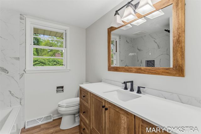 409 W Lakewood Boulevard, Holland, MI 49424