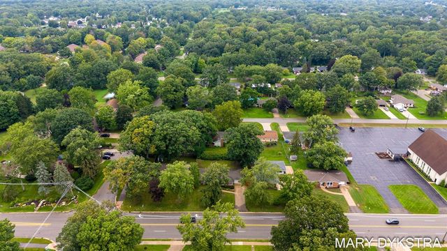 409 W Lakewood Boulevard, Holland, MI 49424