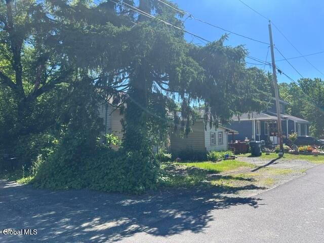 323 Oakhurst Street, Troy, NY 12182