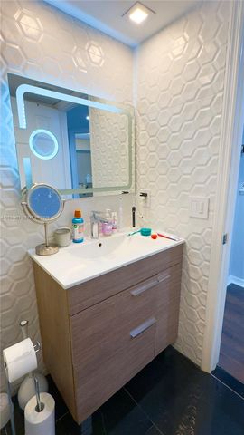 2845 NE 185th Street 908, Aventura, FL 33180