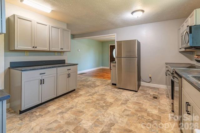 4 La Rue Street, Asheville, NC 28806