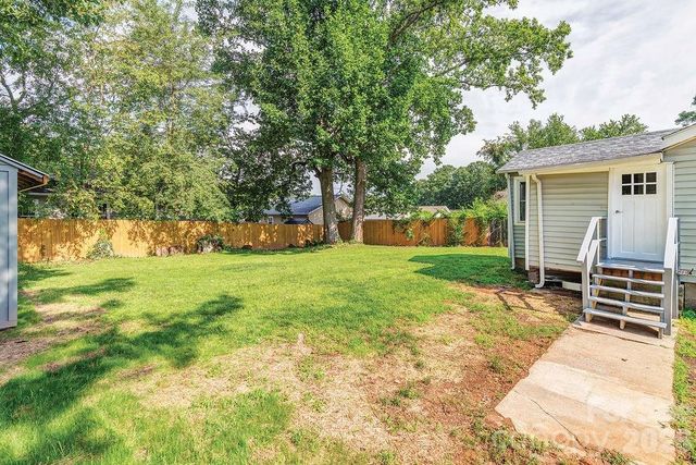 4 La Rue Street, Asheville, NC 28806